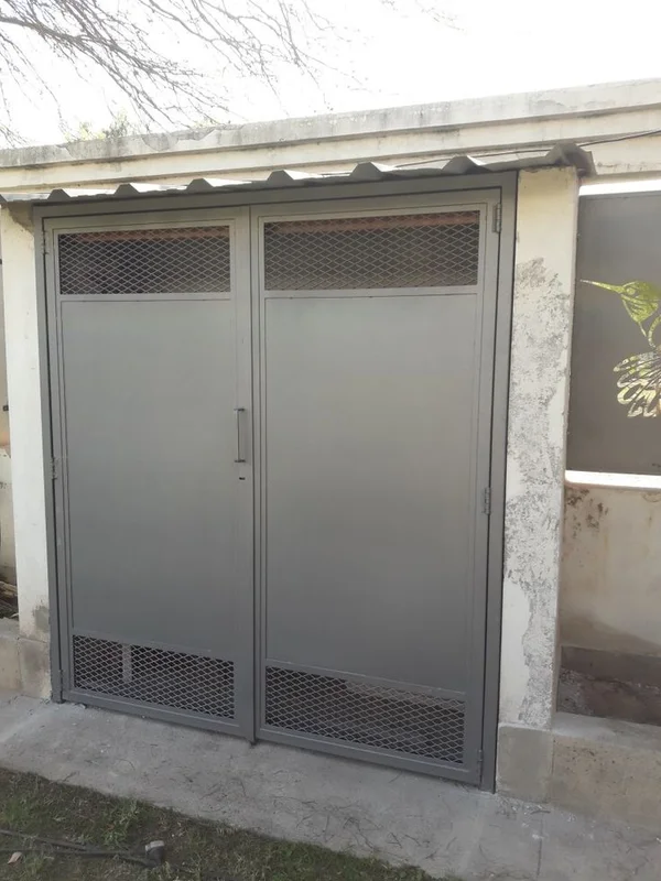 PUERTA BATIENT P/ CASILLA GAS